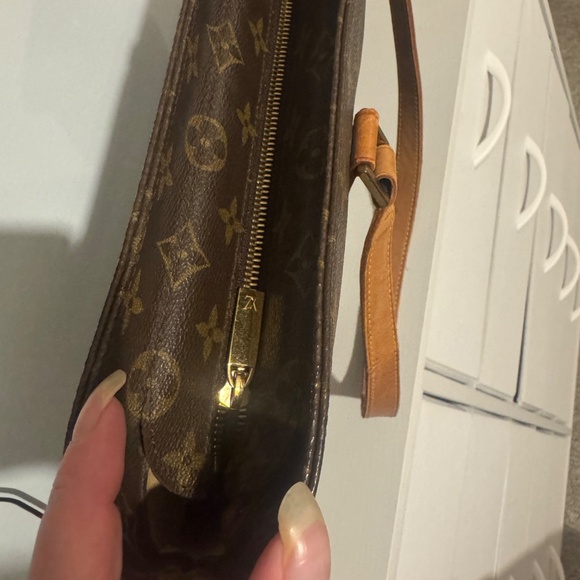 Louis Vuitton Luco Tote - Picture 3 of 7
